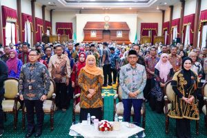 Gubernur Khofifah meluncurkan program beasiswa pendidikan 2026 bagi pelajar dan mahasiswa Jawa Timur di Gedung Negara Grahadi Surabaya