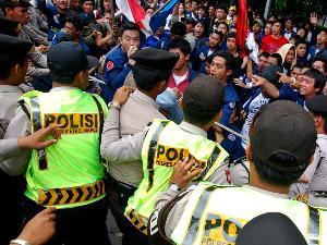 Unjukrasa Makassar Berakhir Bentrok