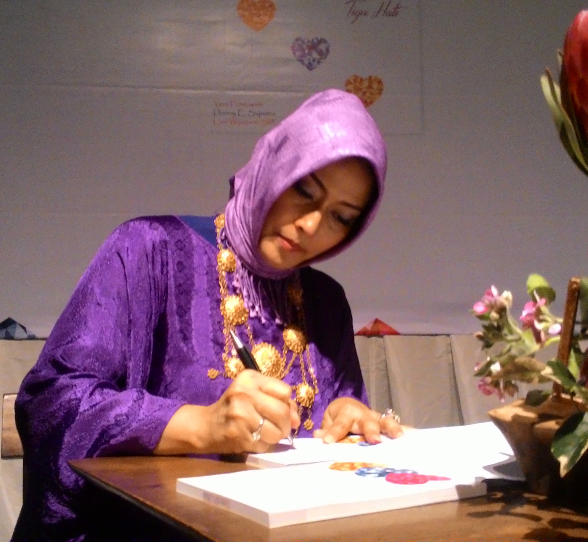 Nuansa Putih Warnai Peluncuruan Buku Resonansi Tiga Hati