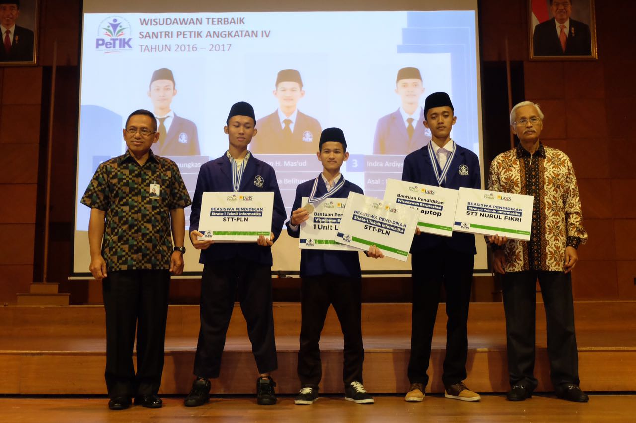 PLN Hantarkan 40 Mahasiswa PeTIK Berhasil Lulus