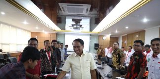 Pemuda dan Olahraga (Menpora) Zainudin Amali memberikan arahan dalam kegiatan Focus Group Discussion bersama sejumlah perwakilan organisasi kepemudaan di Ruang Rapat Lantai 3, Kantor Kemenpora, Jakarta, Kamis (9/1).