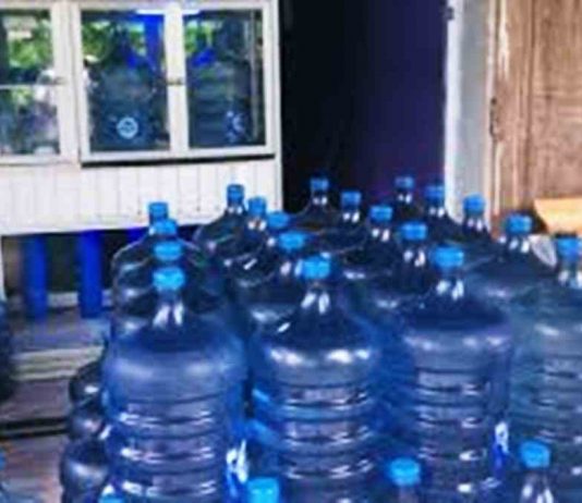 Bahayakan Kesehatan, Banyak Depot Air Minum Isi Galon Bermerk Untuk Dijual