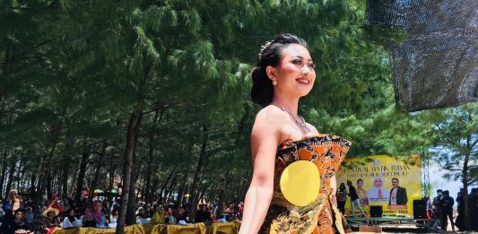 Sedot Wisatawan dan Kenalkan Batik Tuban, Fashion Show Gadis Pesisir Digelar Desa Socorejo