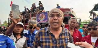 Supir Truk saat menyampaikan aspirasinya