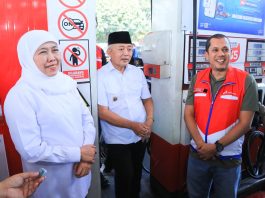 Gubernur Jawa Timur Khofifah Tinjau SPBU Karanglo Malang, Pastikan Pasokan Biosolar Aman Gubernur Jawa Timur Khofifah Pastikan Pasokan Biosolar di Jawa Timur Aman, Tinjau SPBU Karanglo Malang