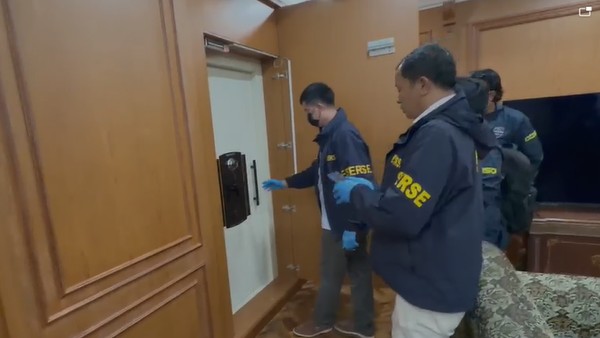 12 Lokasi Digerebek Serentak, Polisi Kejar Bukti Tiga Kasus Korupsi Besar