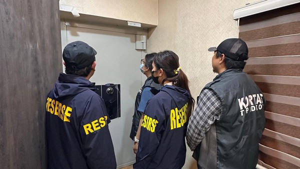 Polisi Segel Kafe de’Clan, Brankas Berisi Rp67,2 Miliar Jadi Barang Bukti