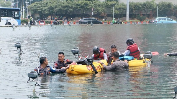 Enam Aktivis Greenpeace Bisa Tembus Puncak Patung Bundaran HI, Polisi Bongkar Cara Mereka Naik